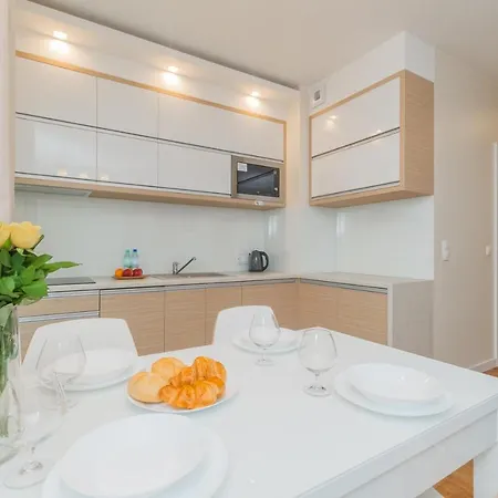 Mierzeja - Marina, Katy Rybackie, 100 M Od Zalewu Wislanego Kąty Rybackie