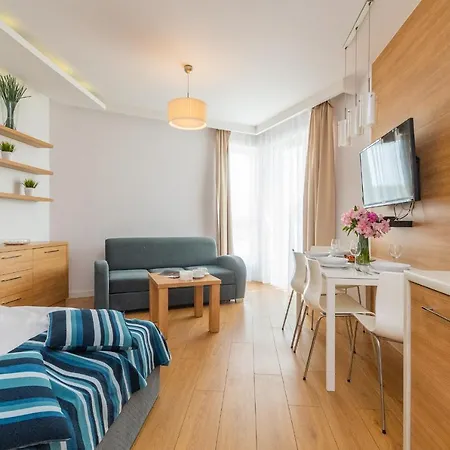 Mierzeja - Marina, Katy Rybackie, 100 M Od Zalewu Wislanego