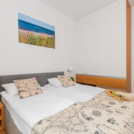 Mierzeja - Marina, Katy Rybackie, 100 M Od Zalewu Wislanego