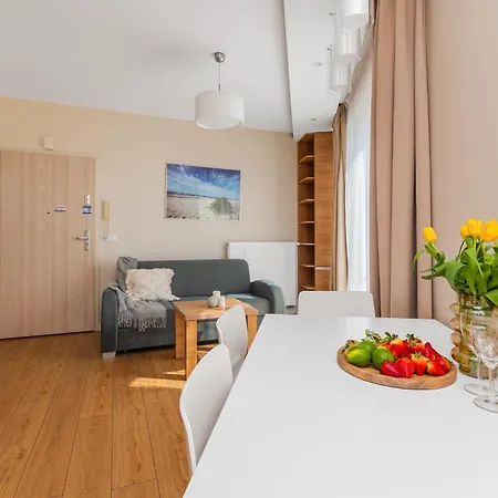 Mierzeja - Marina, Katy Rybackie, 100 M Od Zalewu Wislanego