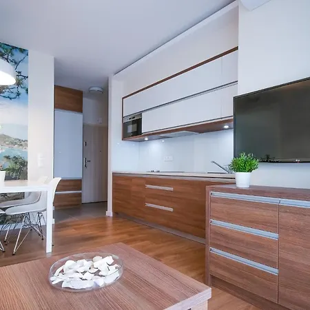 Mierzeja - Marina, Katy Rybackie, 100 M Od Zalewu Wislanego