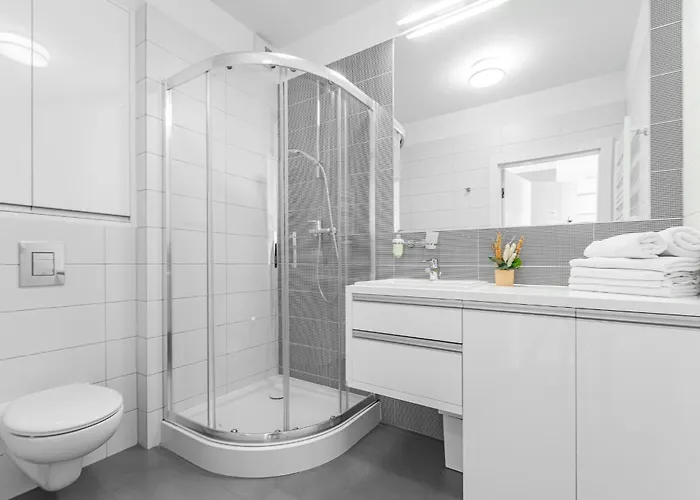 Mierzeja - Marina, Katy Rybackie, 100 M Od Zalewu Wislanego