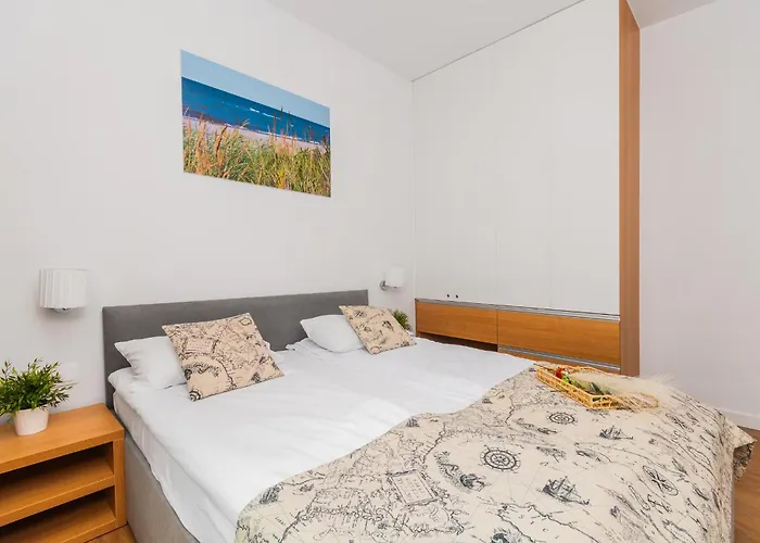 Mierzeja - Marina, Katy Rybackie, 100 M Od Zalewu Wislanego