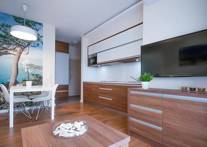 Mierzeja - Marina, Katy Rybackie, 100 M Od Zalewu Wislanego